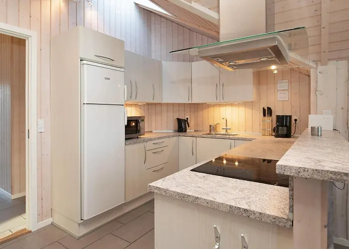 8 Person In Humble-by Traum